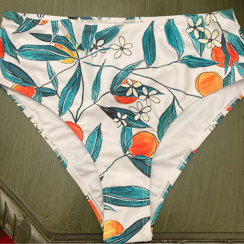 NWOT ☀️Beachsissi Two-Piece Swimsuit Size Large - Picture 6 of 13